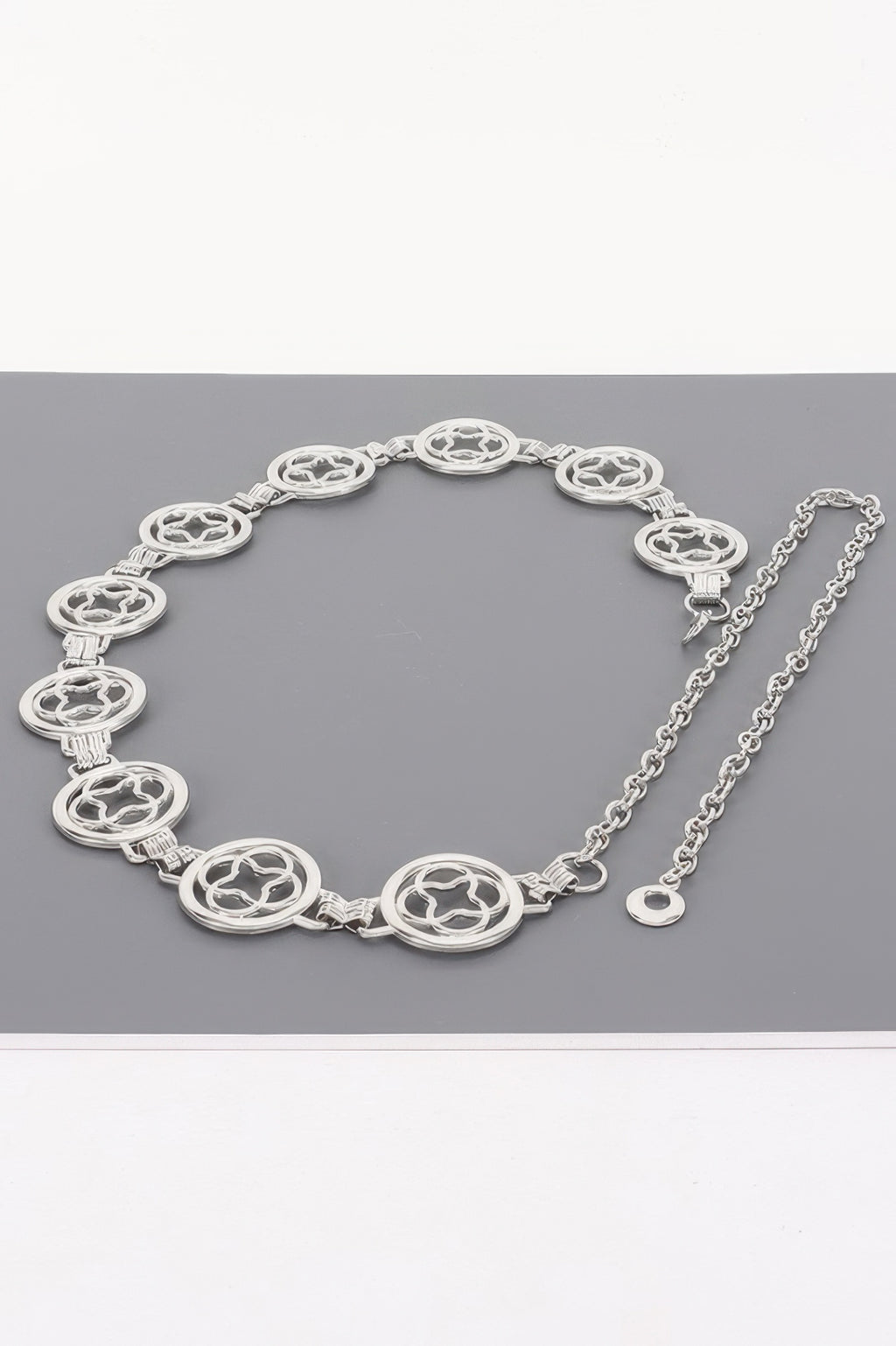 Chain Belt with circular links and star cutouts