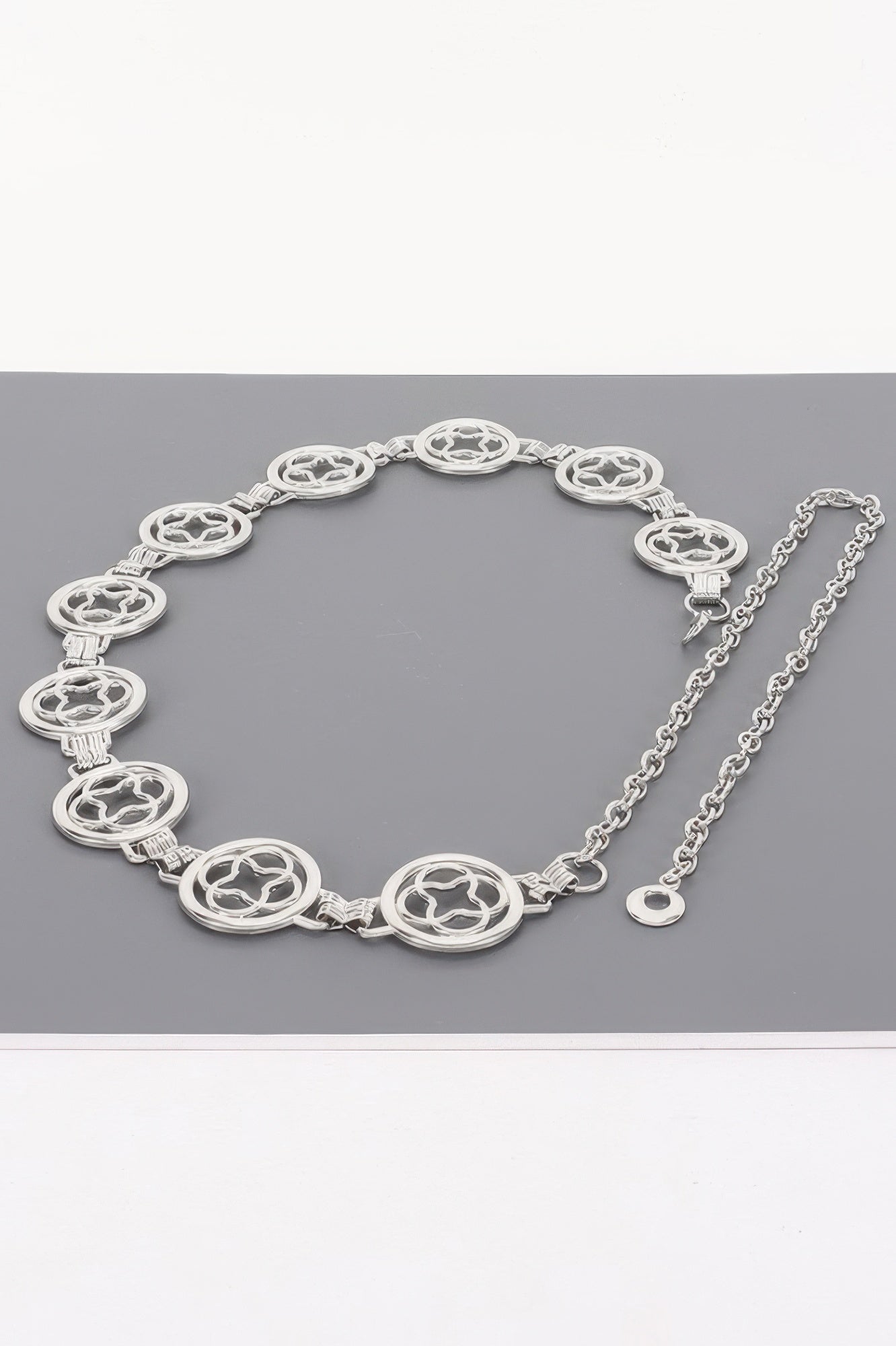 Chain Belt with circular links and star cutouts
